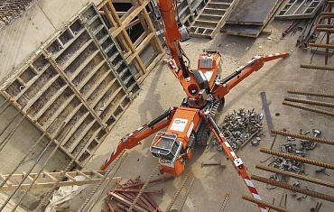 Мини-краны на строительном объекте