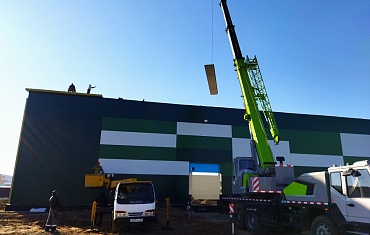 Монтаж кровли вакуумным захватом